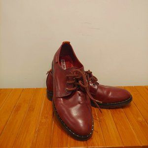 Pikolinos burgundy oxfords